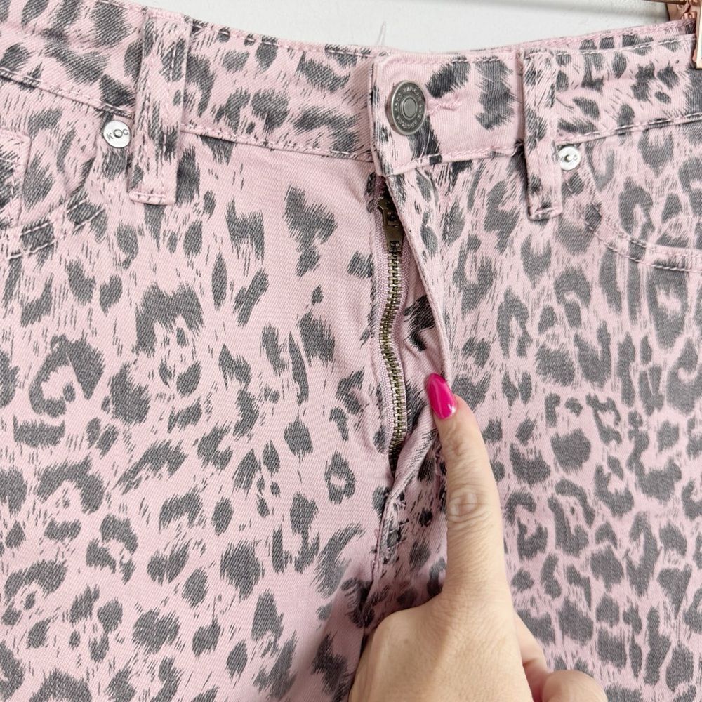 KANCAN | Ellie Blush Pink Leopard Denim Shorts Fray Hem Women’s Size Large - Picture 4 of 9